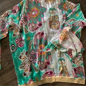 Stunning criss cross top, gorgeous sleeves